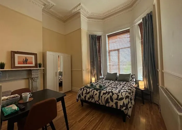 Spacious Victorian Apartment 3