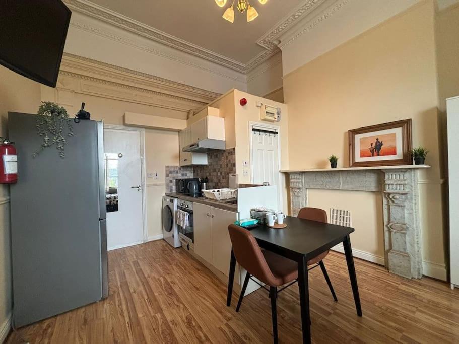 Apartment Spacious Victorian 3 *