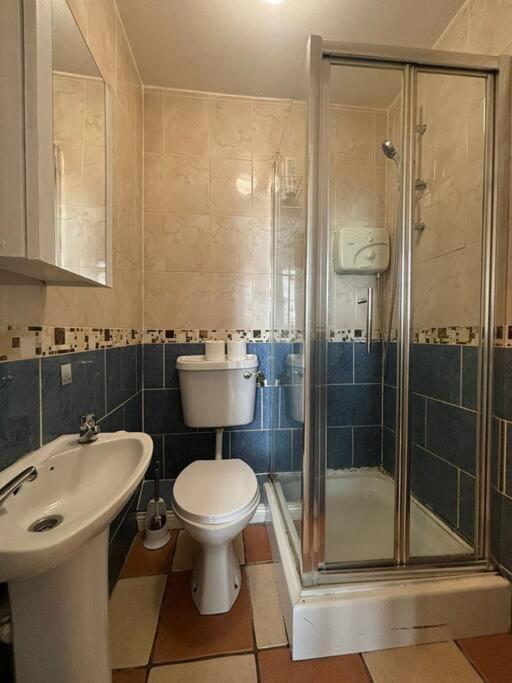 Spacious Victorian 3 Apartment