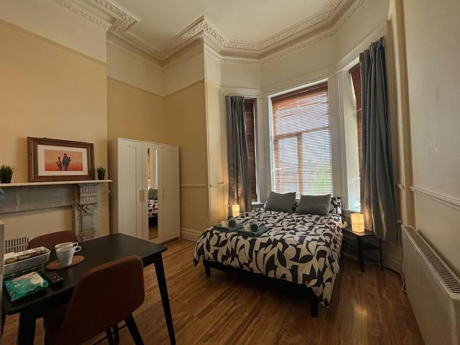 Apartment Spacious Victorian 3 *